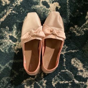 Limited edition pink Toms